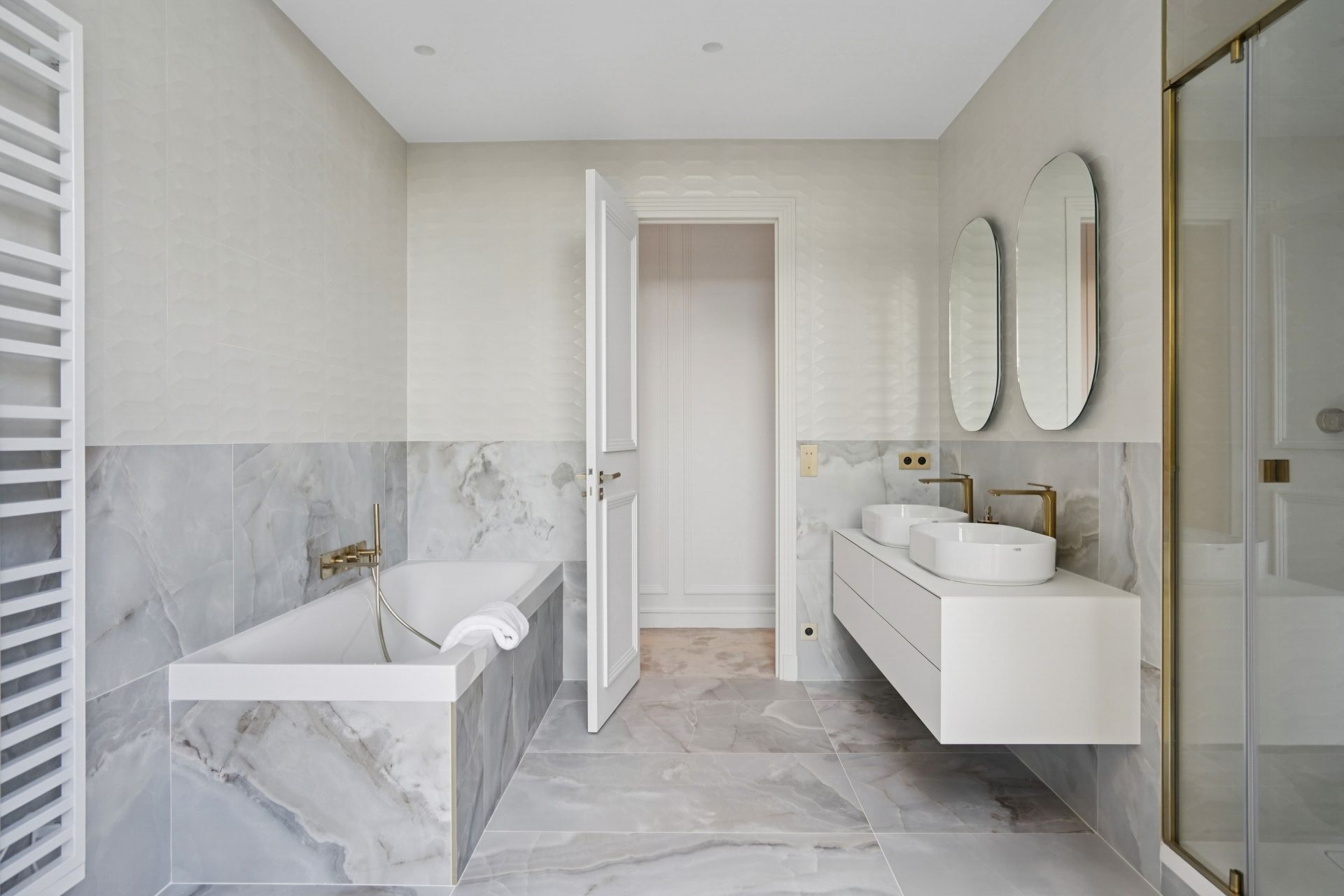 luxury apartment 4 Rooms for sale on PARIS (75016)