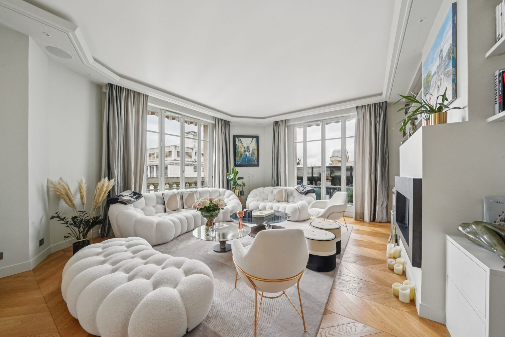 luxury apartment 7 Rooms for sale on PARIS (75116)