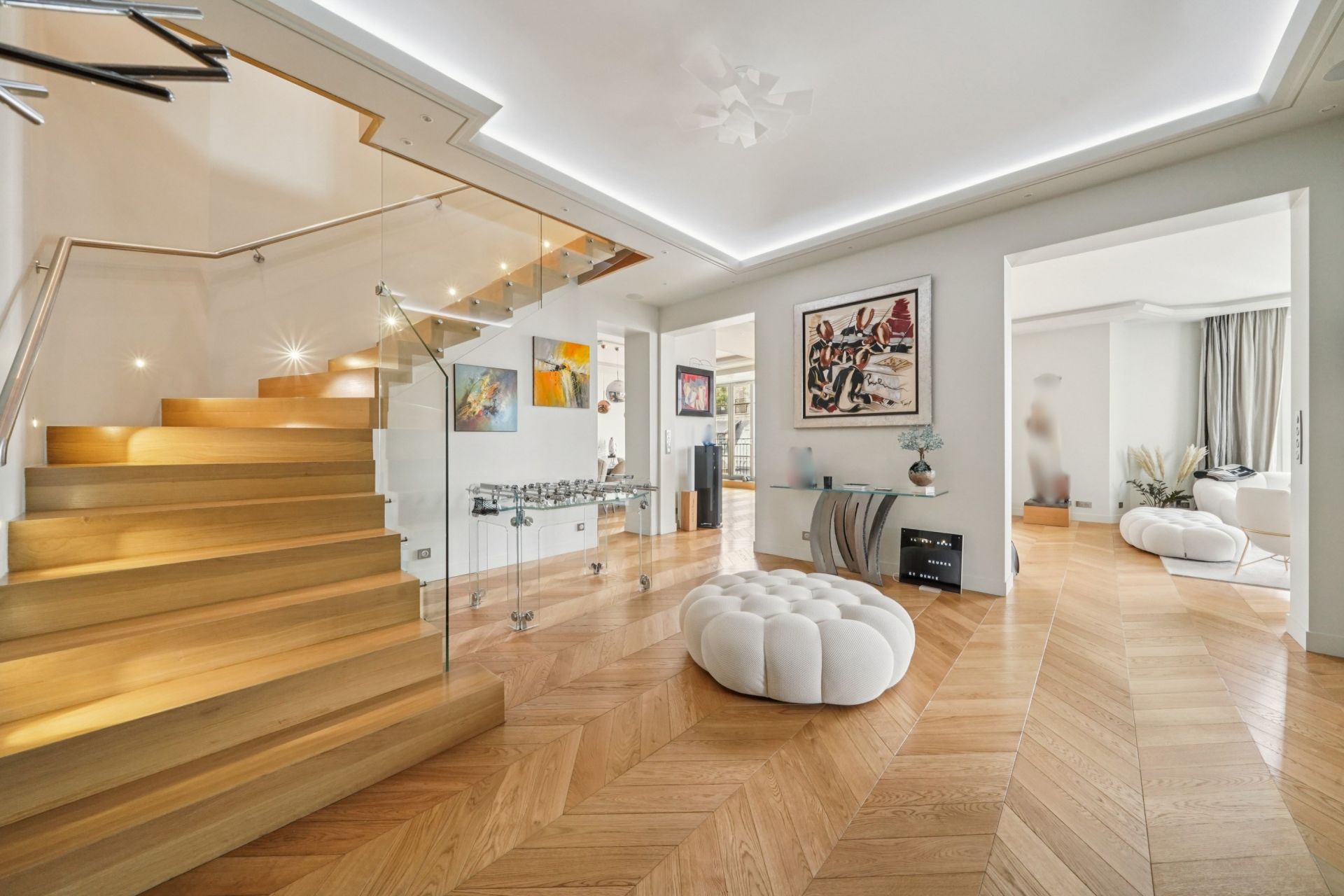 luxury apartment 7 Rooms for sale on PARIS (75116)