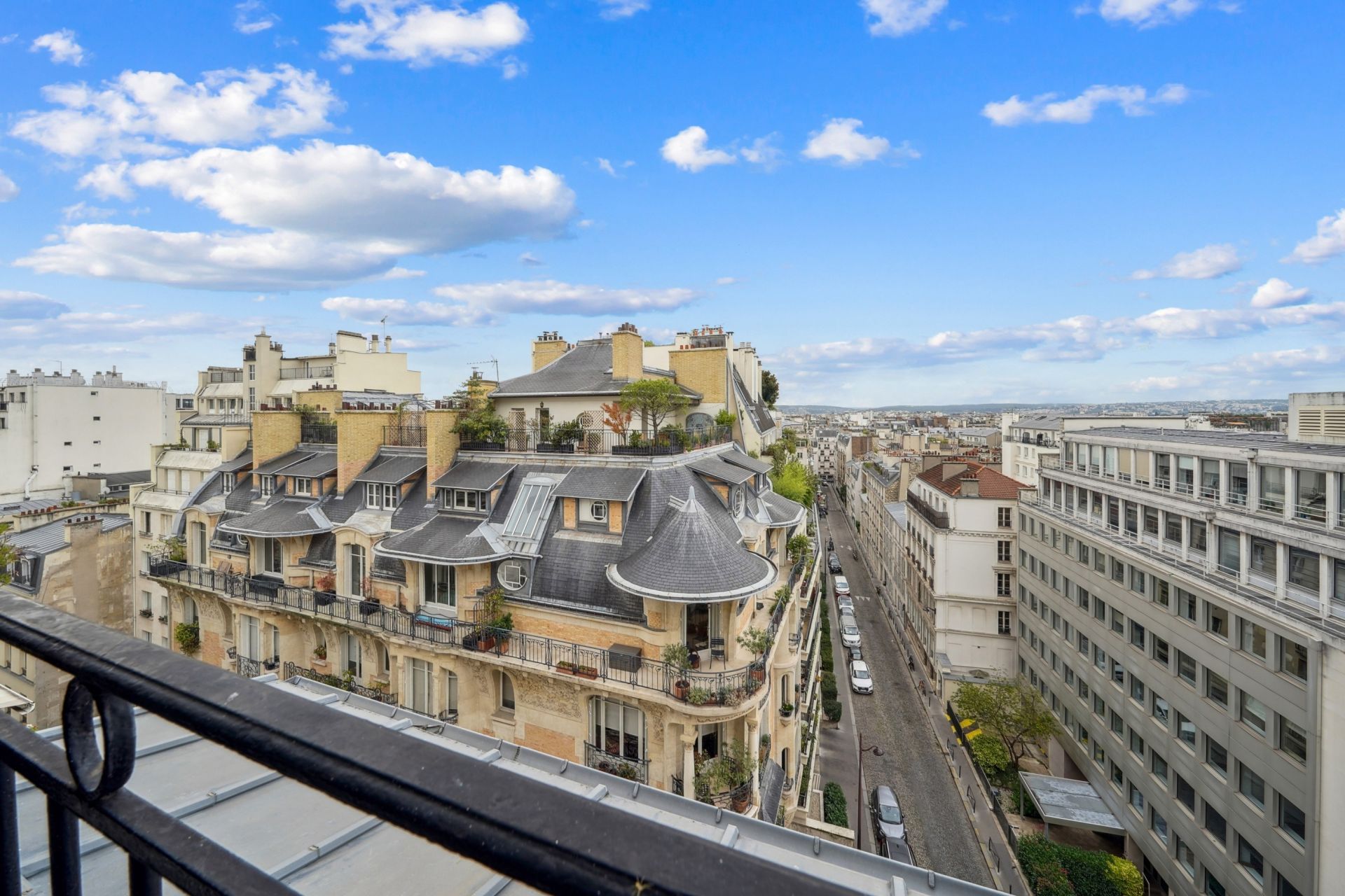 luxury apartment 7 Rooms for sale on PARIS (75116)