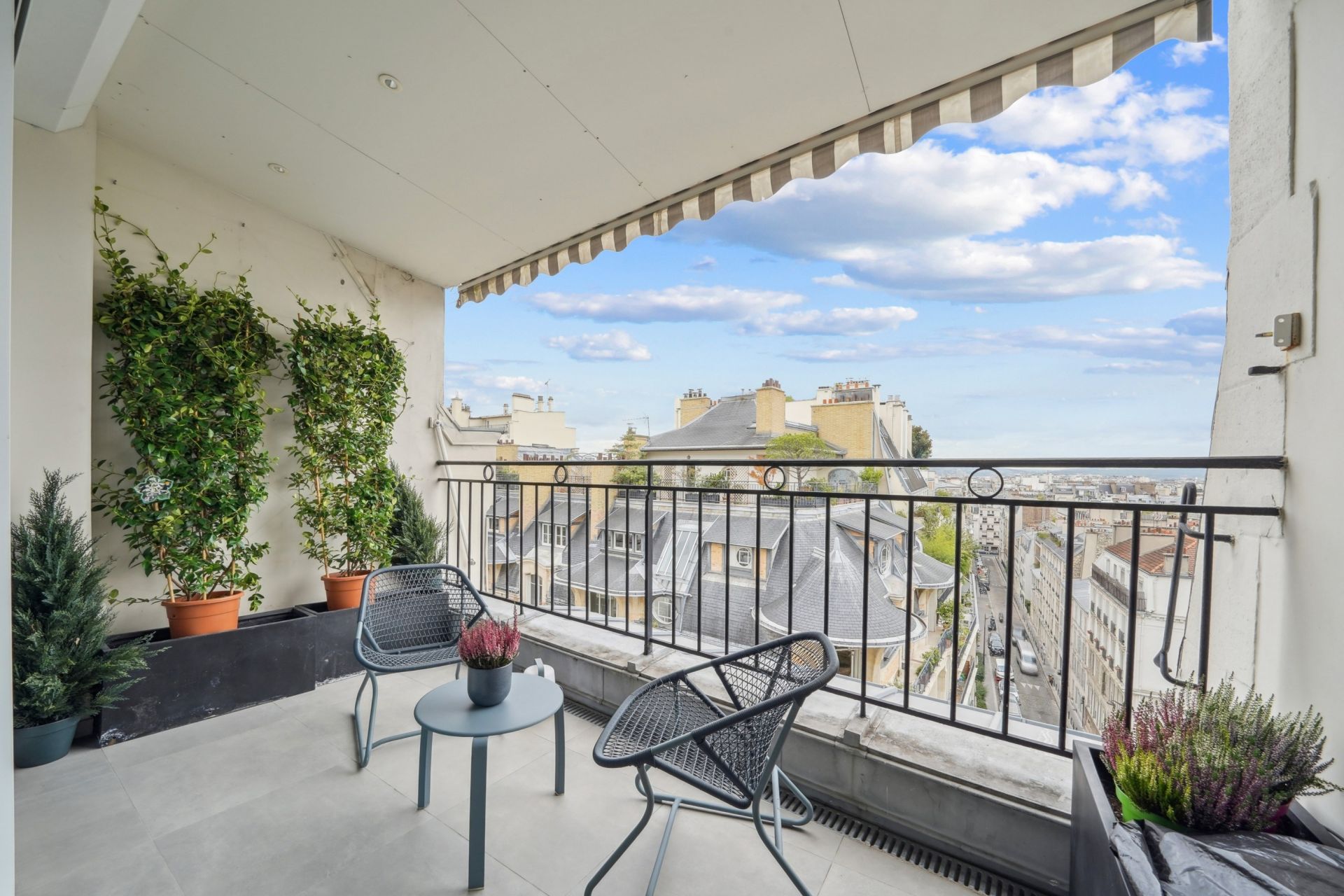 luxury apartment 7 Rooms for sale on PARIS (75116)