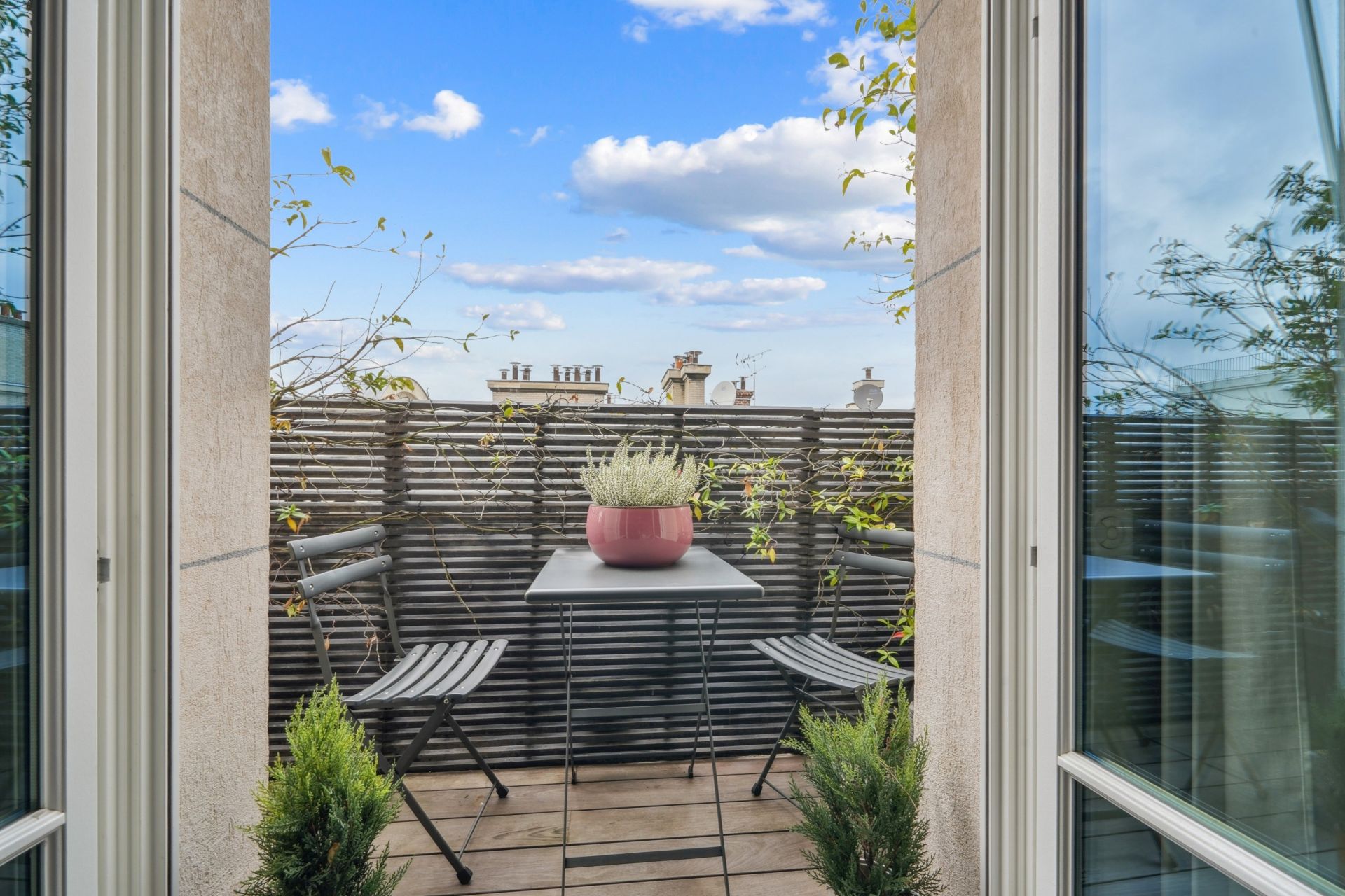 luxury apartment 7 Rooms for sale on PARIS (75116)