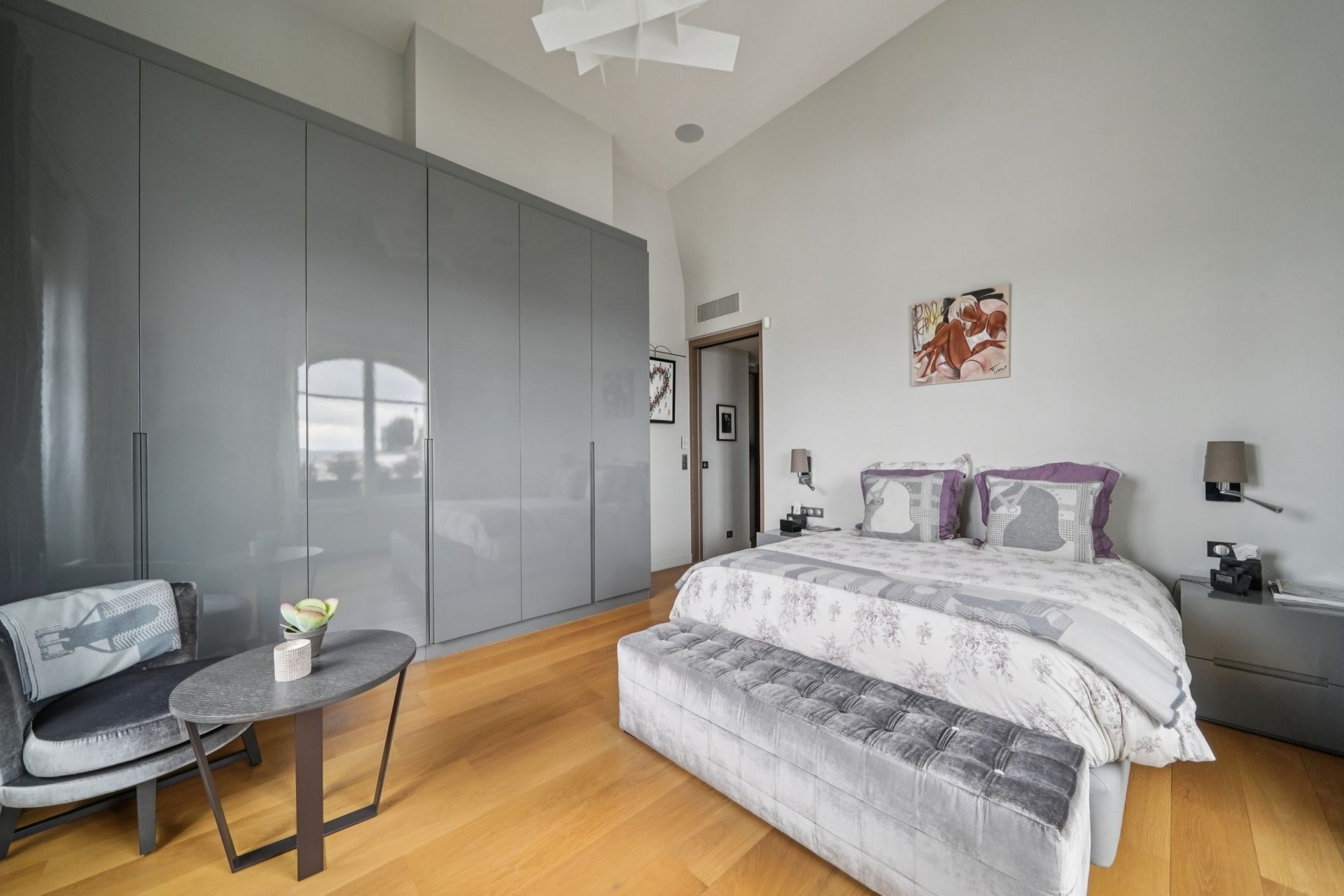 luxury apartment 7 Rooms for sale on PARIS (75116)