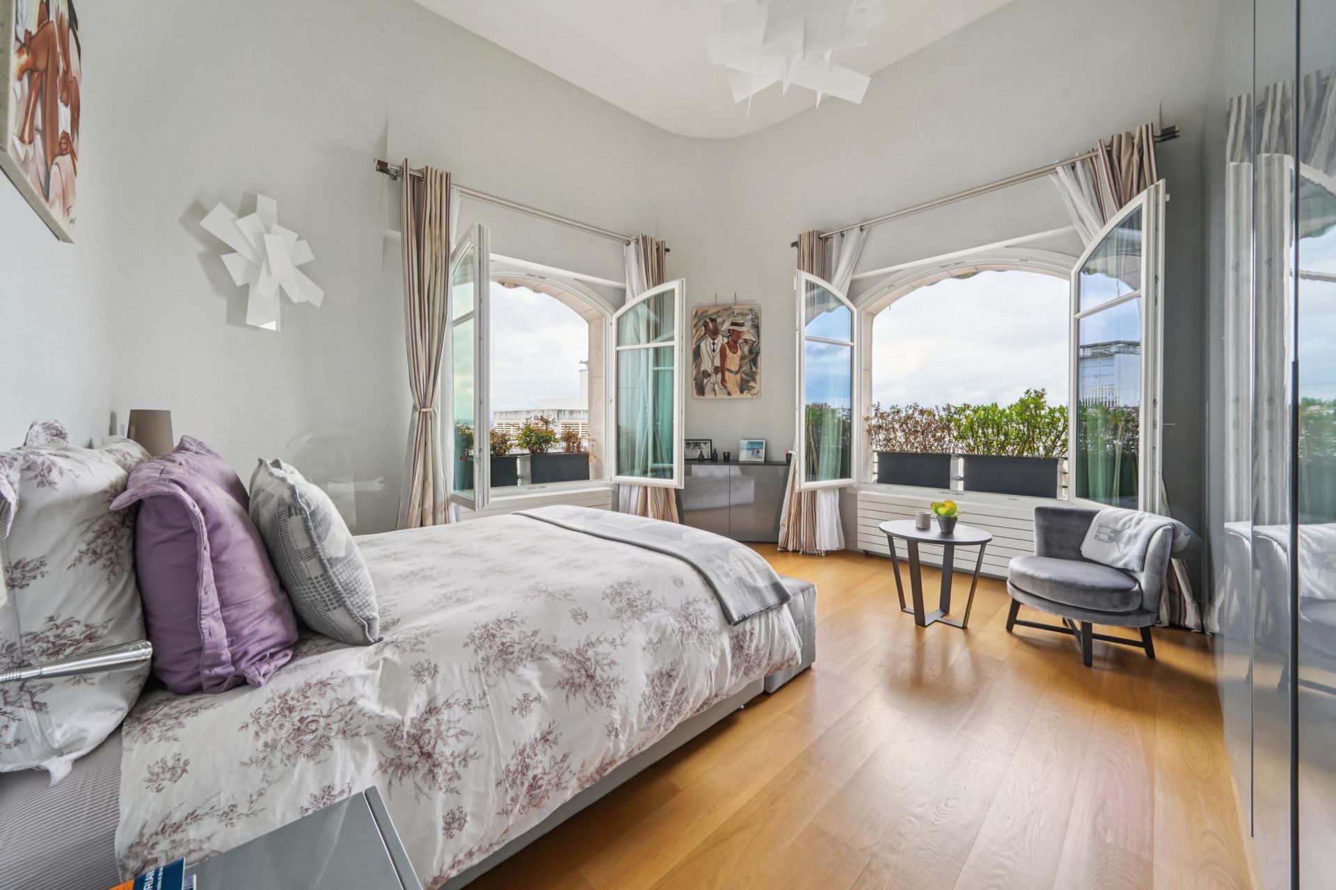 luxury apartment 7 Rooms for sale on PARIS (75116)