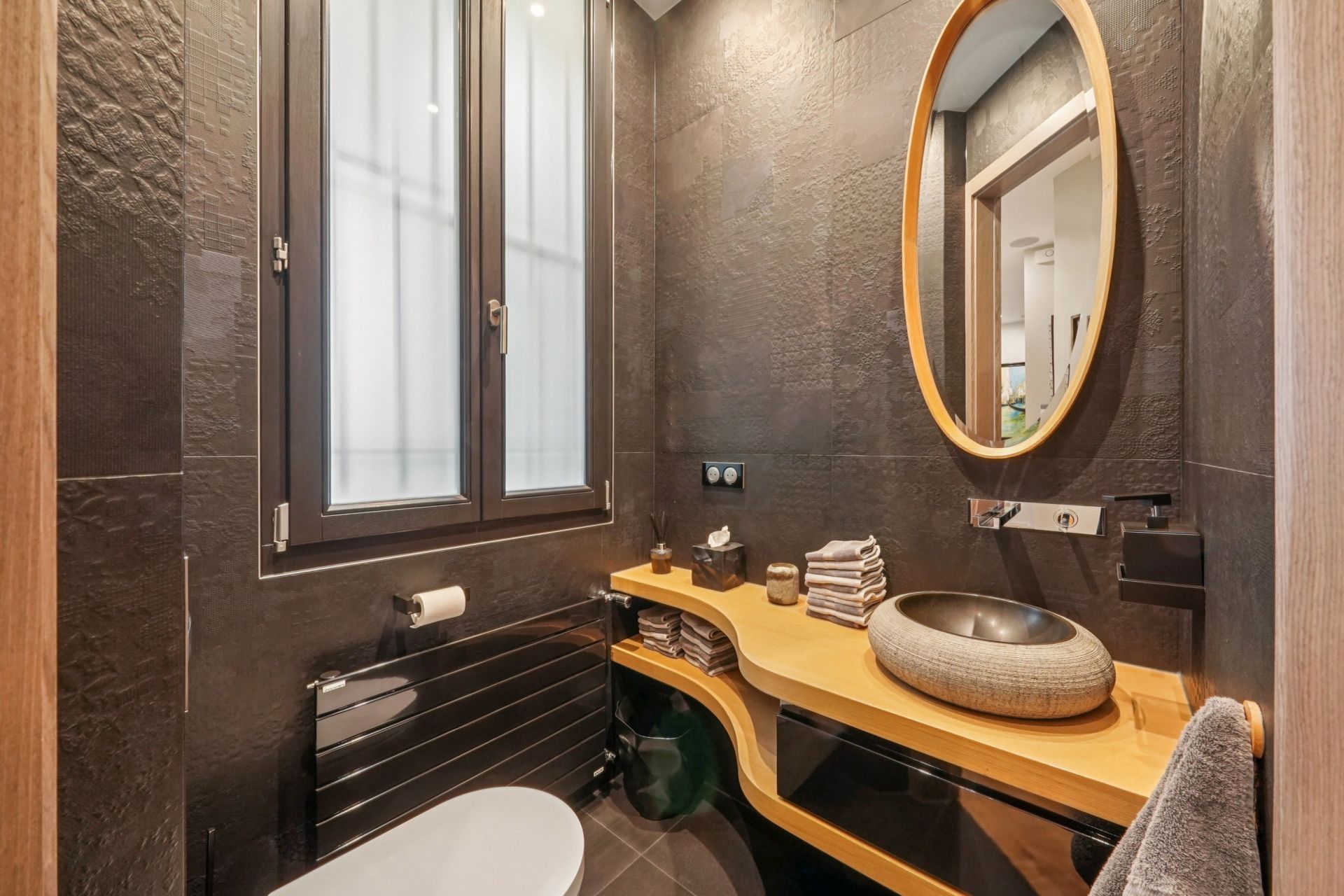 luxury apartment 7 Rooms for sale on PARIS (75116)