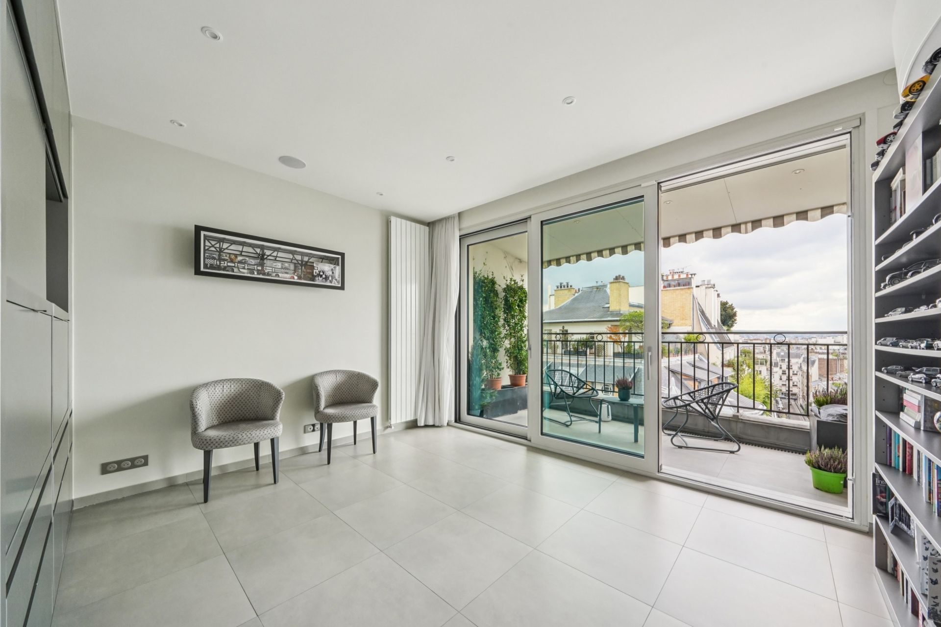 luxury apartment 7 Rooms for sale on PARIS (75116)