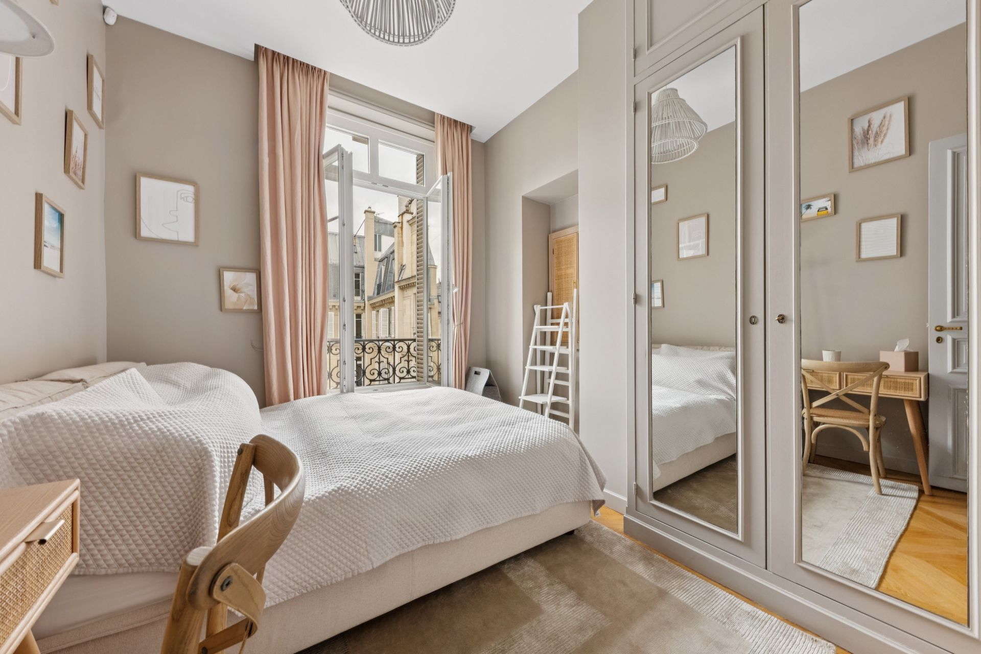 luxury apartment 7 Rooms for sale on PARIS (75016)