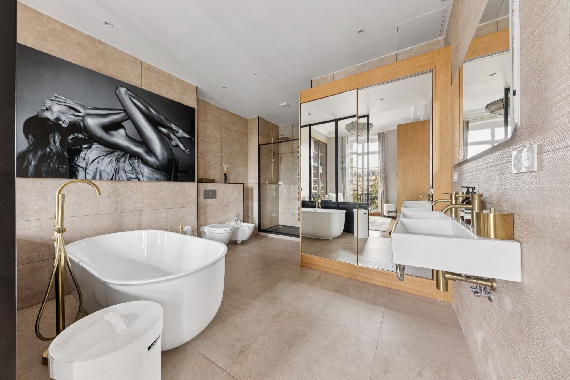 luxury apartment 7 Rooms for sale on PARIS (75016)
