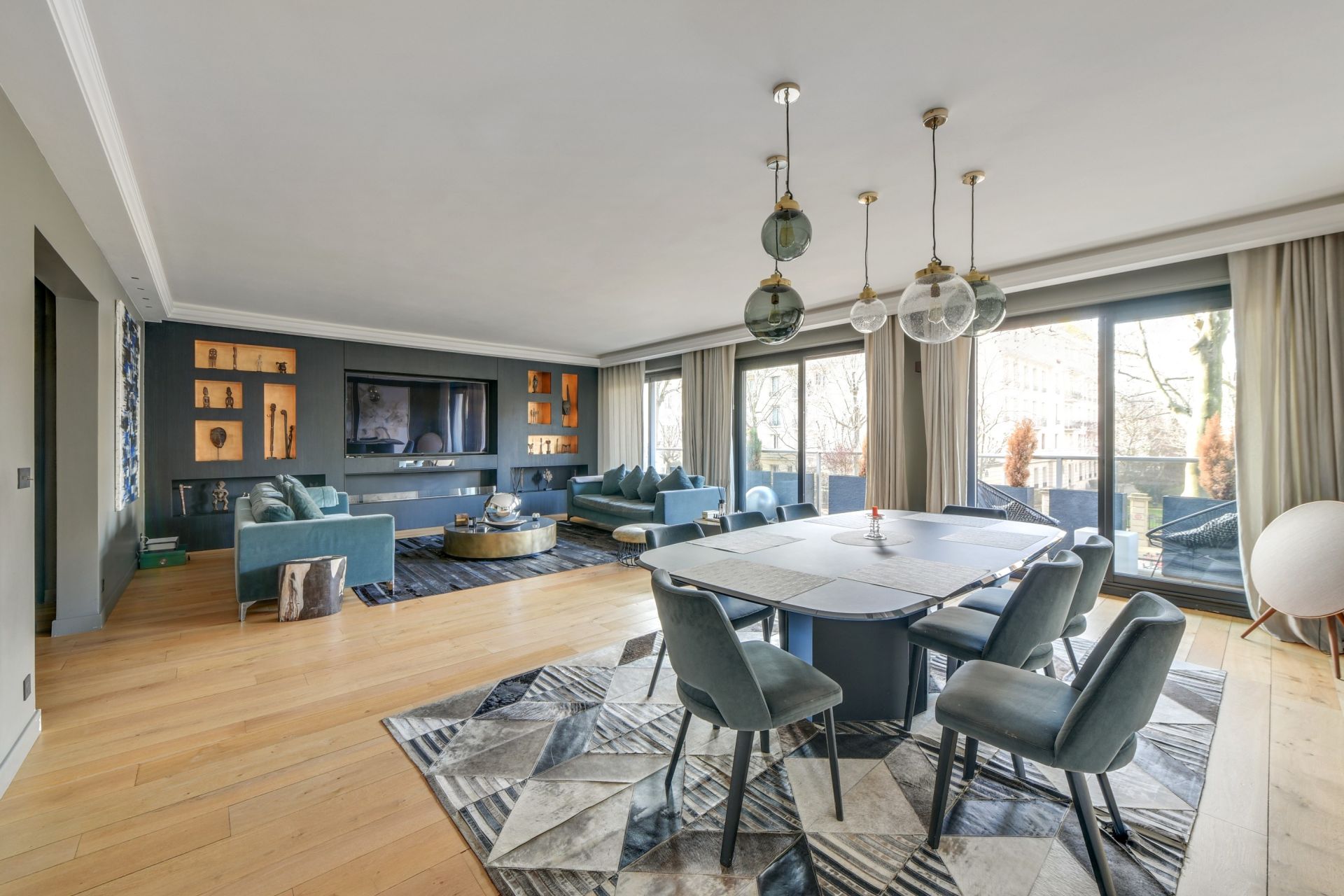 luxury apartment 5 Rooms for sale on PARIS (75016)