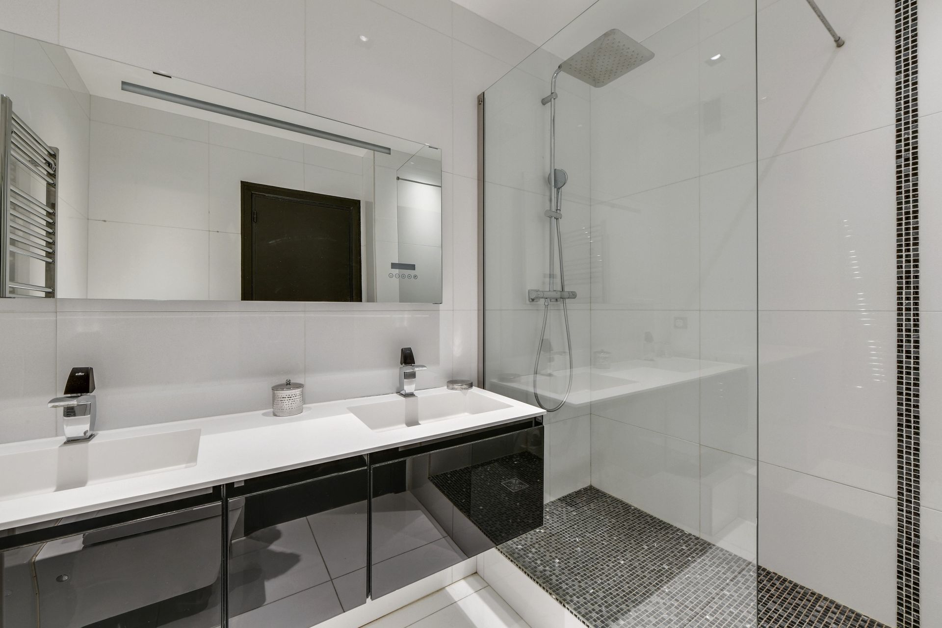 luxury apartment 5 Rooms for sale on PARIS (75016)