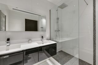 luxury apartment 5 Rooms for sale on PARIS (75016)