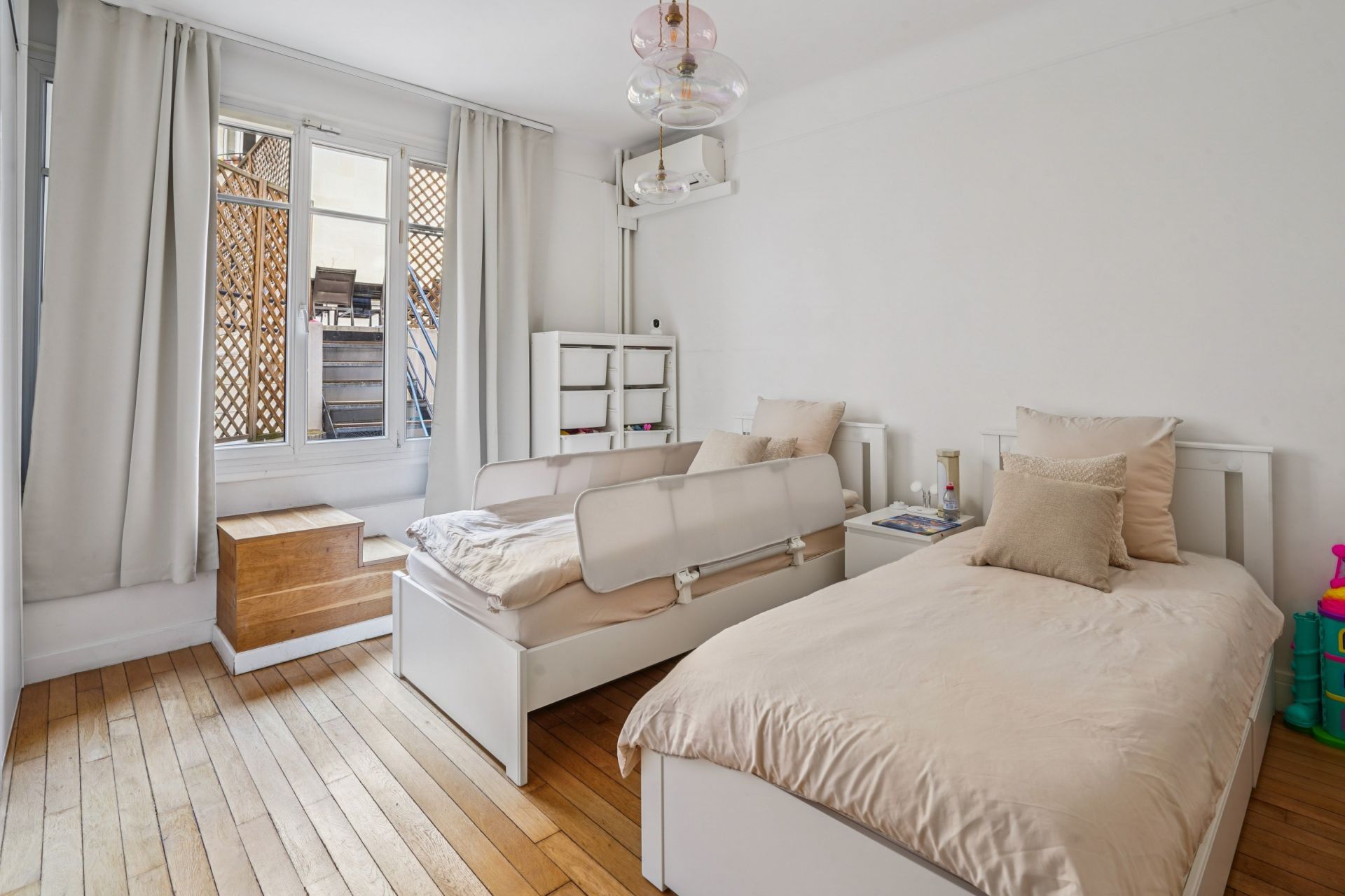 luxury apartment 4 Rooms for sale on PARIS (75016)