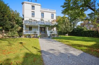 luxury house 6 Rooms for sale on LE VESINET (78110)