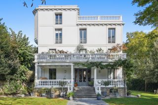 luxury house 6 Rooms for sale on LE VESINET (78110)