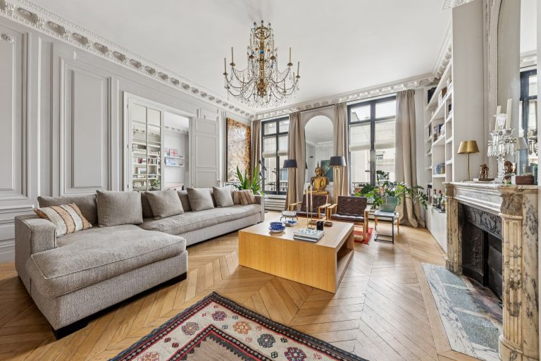 luxury apartment 5 Rooms for sale on PARIS (75008)