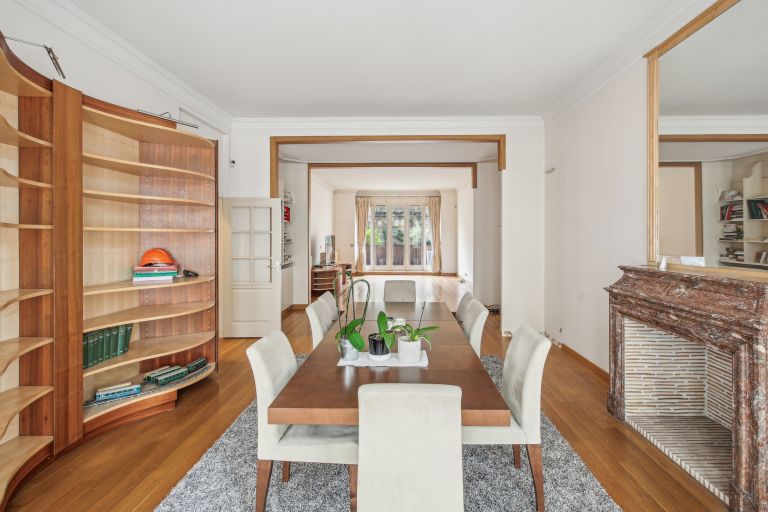 luxury apartment 5 Rooms for sale on PARIS (75016)