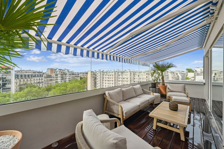 luxury apartment 5 Rooms for sale on PARIS (75016)