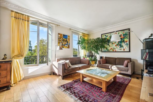 Sale Luxury apartment Paris 11 5 Rooms 135 m²