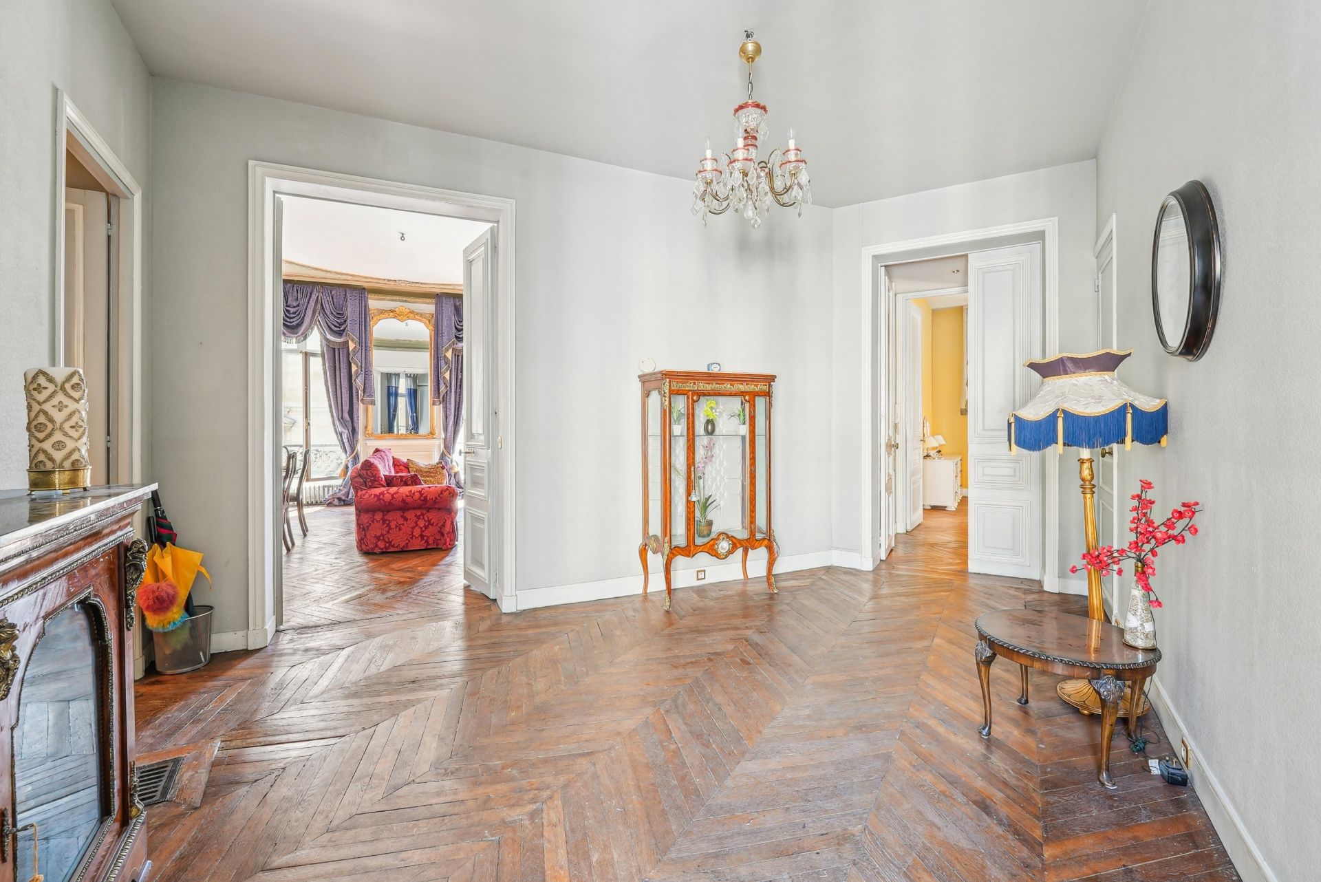 luxury apartment 5 Rooms for sale on PARIS (75008)