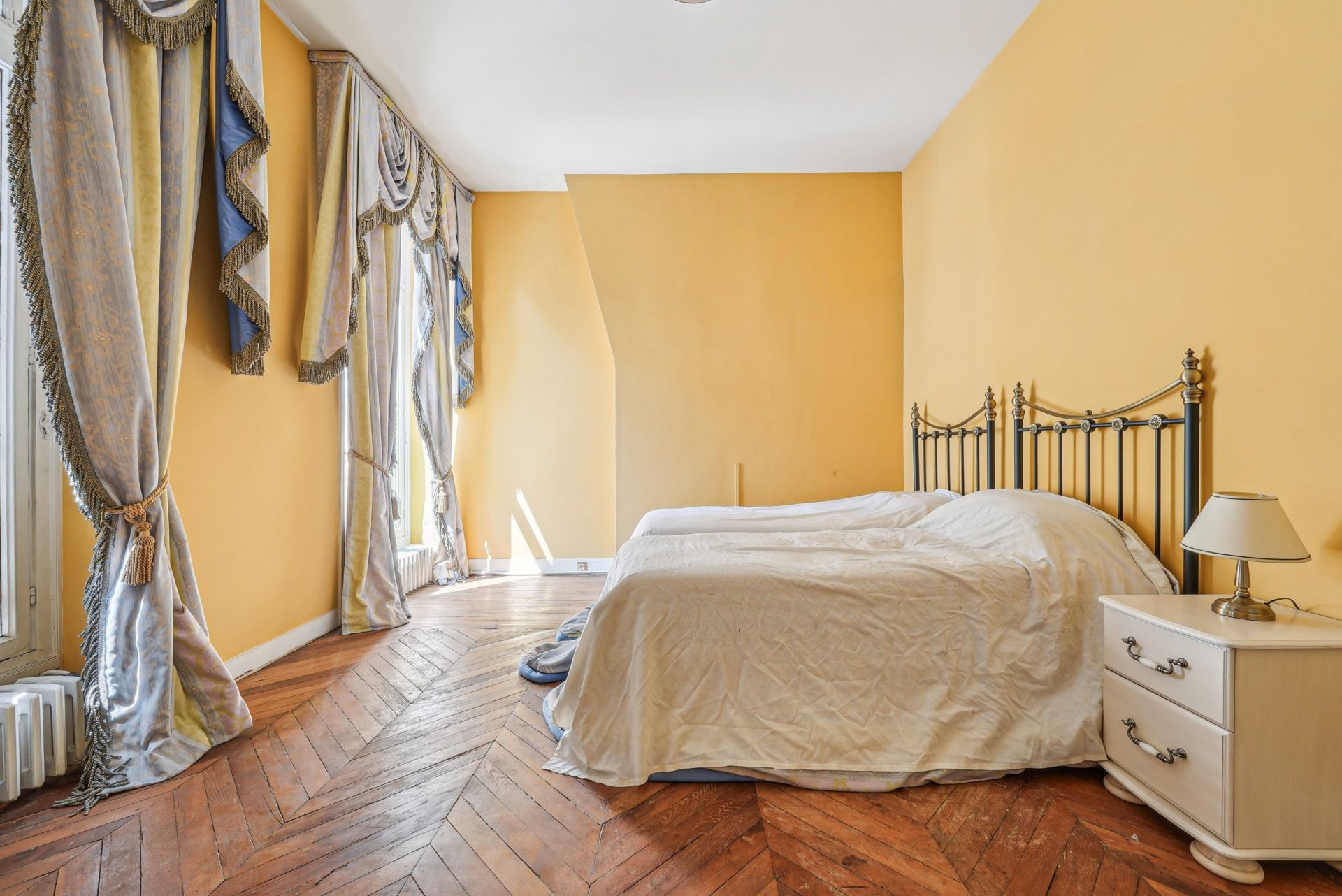 luxury apartment 5 Rooms for sale on PARIS (75008)