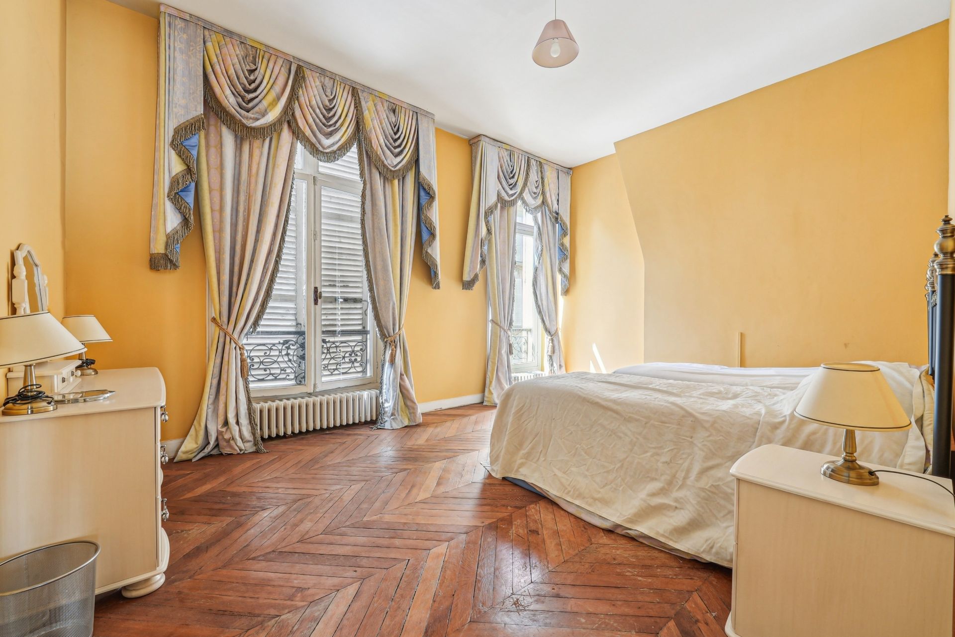 luxury apartment 5 Rooms for sale on PARIS (75008)