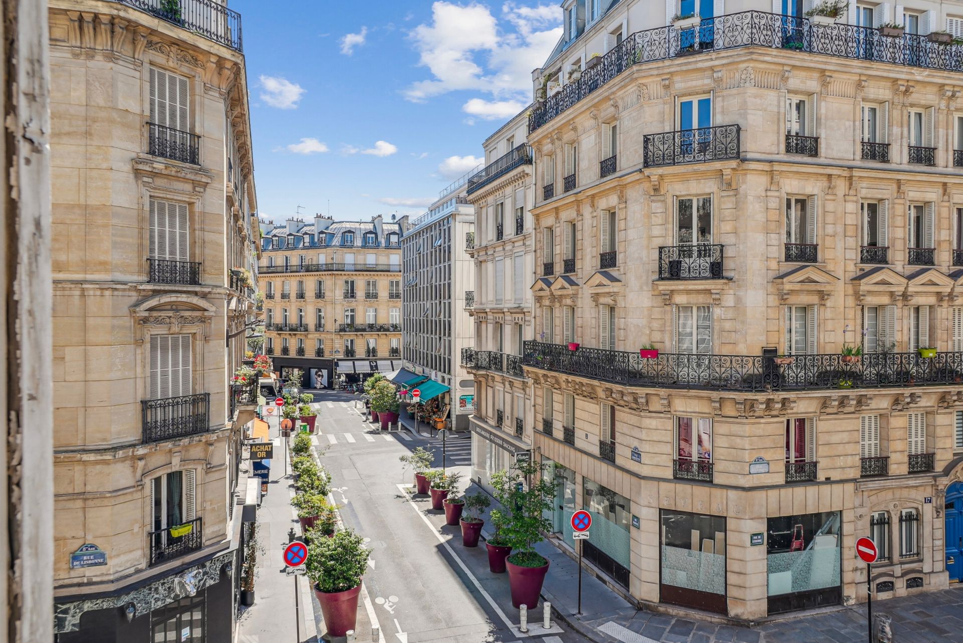 luxury apartment 5 Rooms for sale on PARIS (75008)