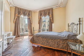 luxury apartment 5 Rooms for sale on PARIS (75008)