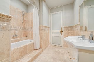 luxury apartment 5 Rooms for sale on PARIS (75008)