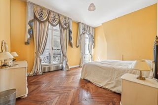 luxury apartment 5 Rooms for sale on PARIS (75008)