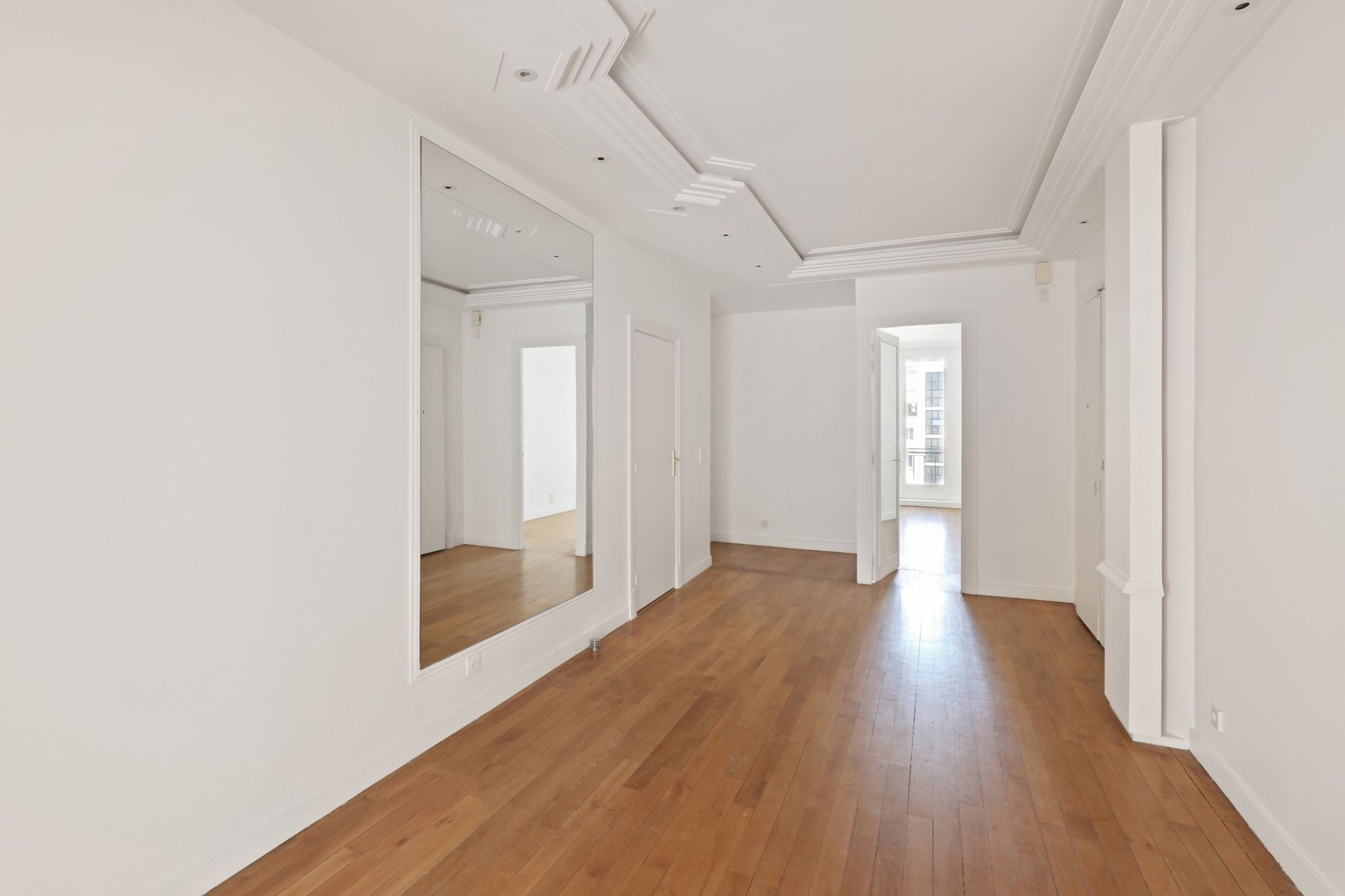 luxury apartment 5 Rooms for sale on PARIS (75016)