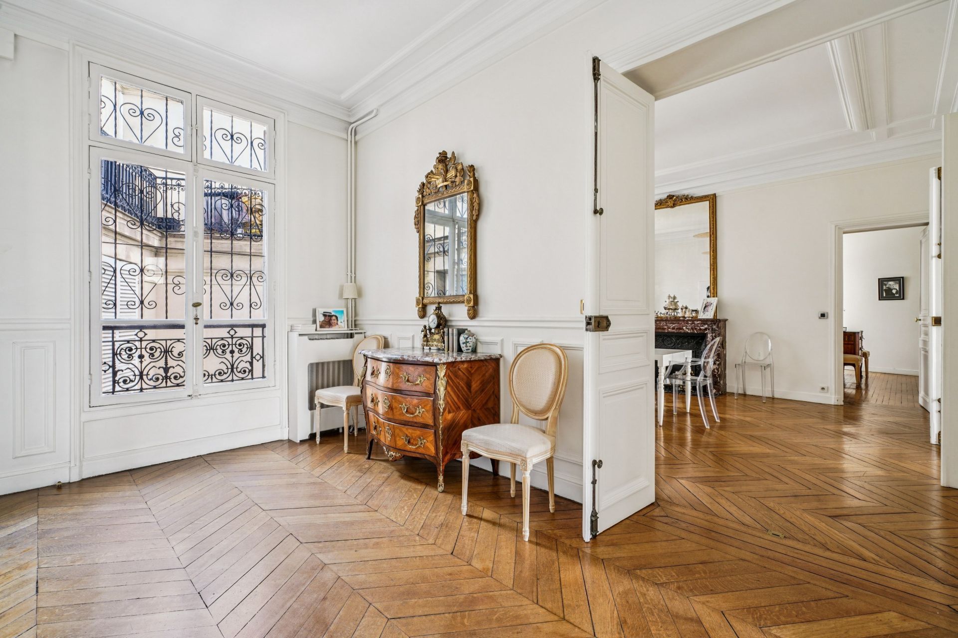 luxury apartment 5 Rooms for sale on PARIS (75008)