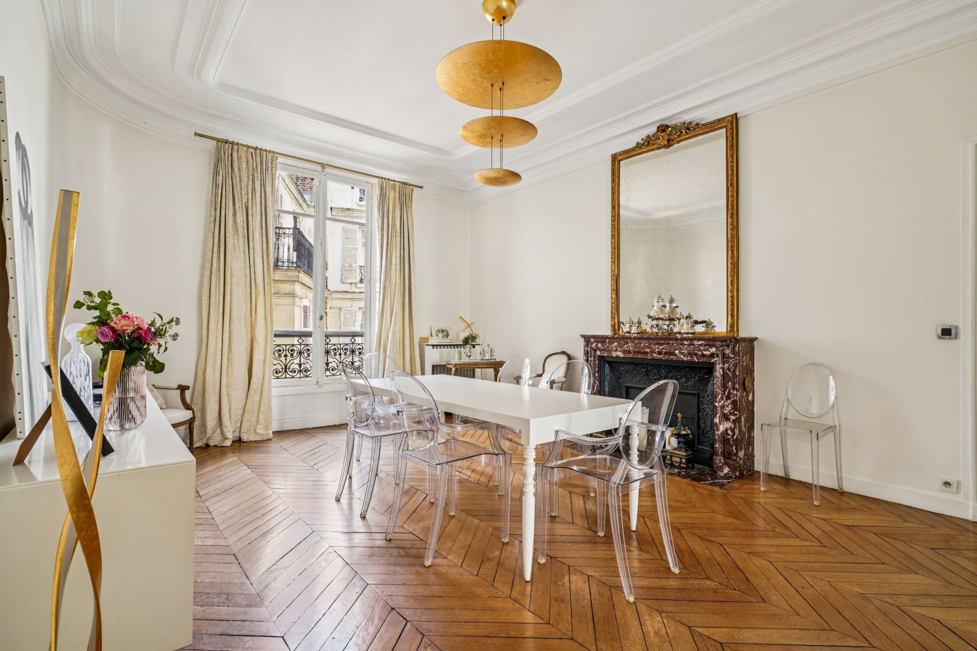luxury apartment 5 Rooms for sale on PARIS (75008)
