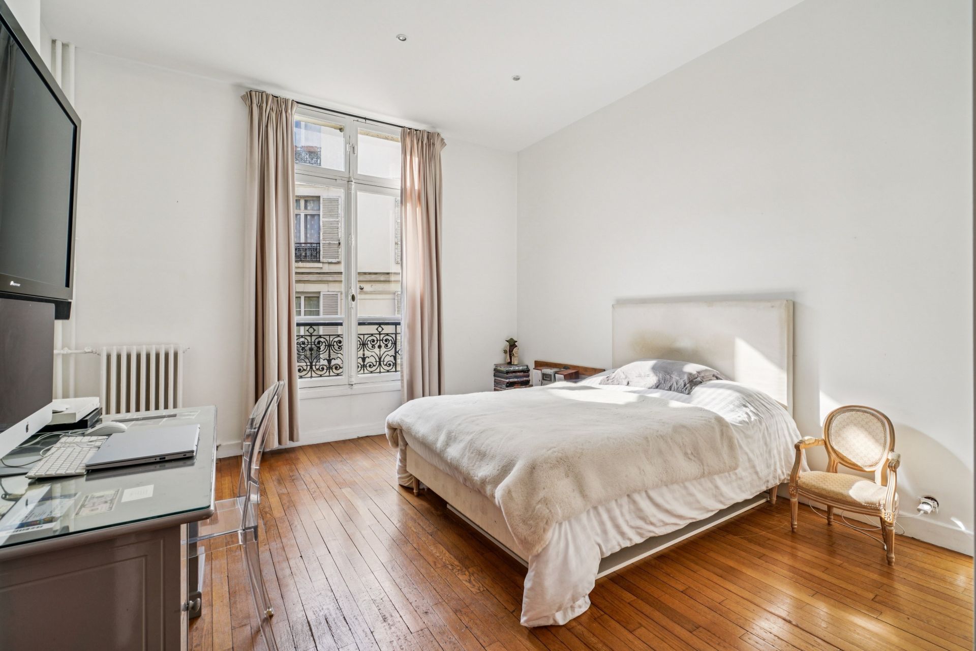 luxury apartment 5 Rooms for sale on PARIS (75008)