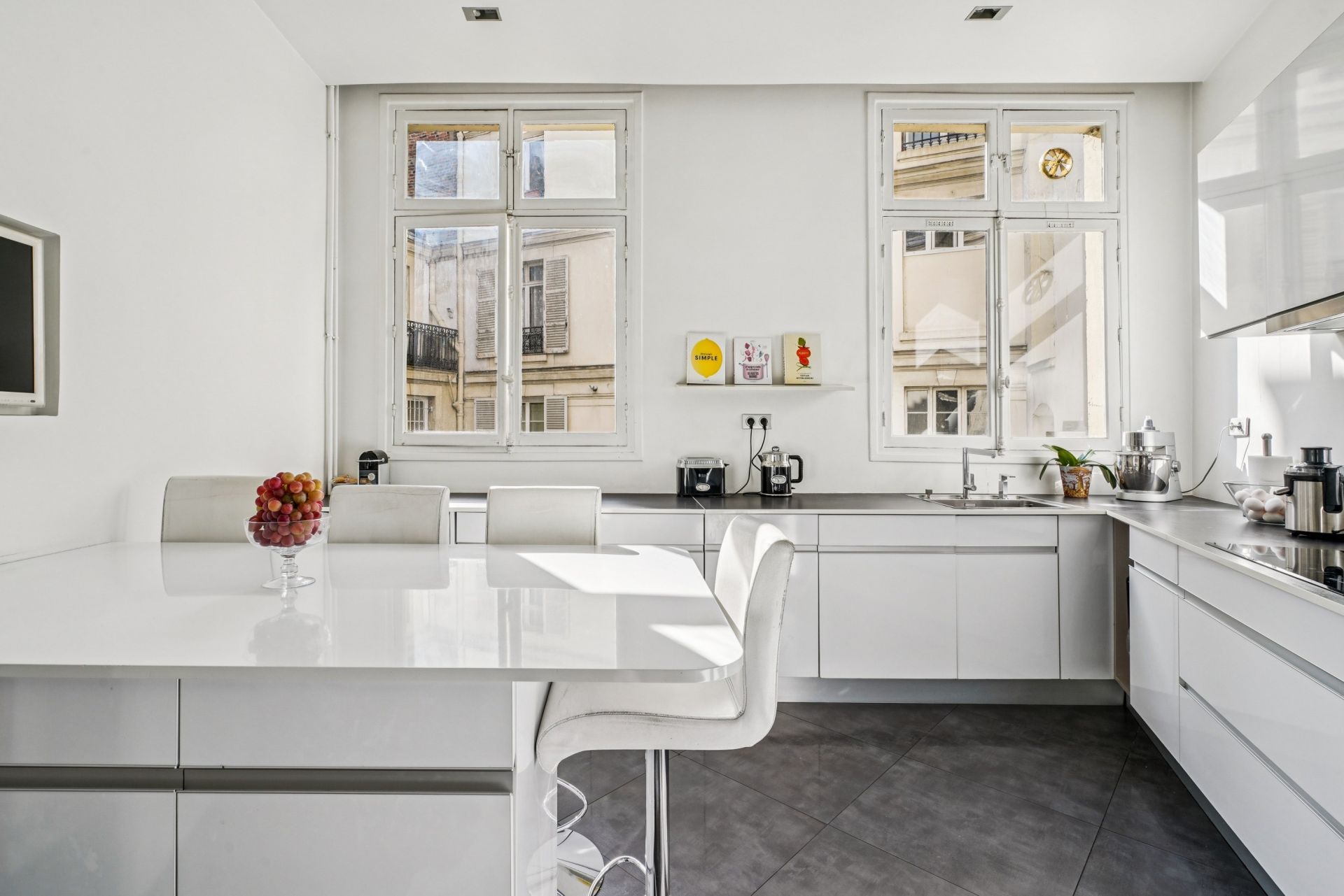 luxury apartment 5 Rooms for sale on PARIS (75008)