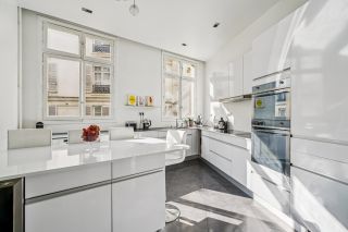 luxury apartment 5 Rooms for sale on PARIS (75008)