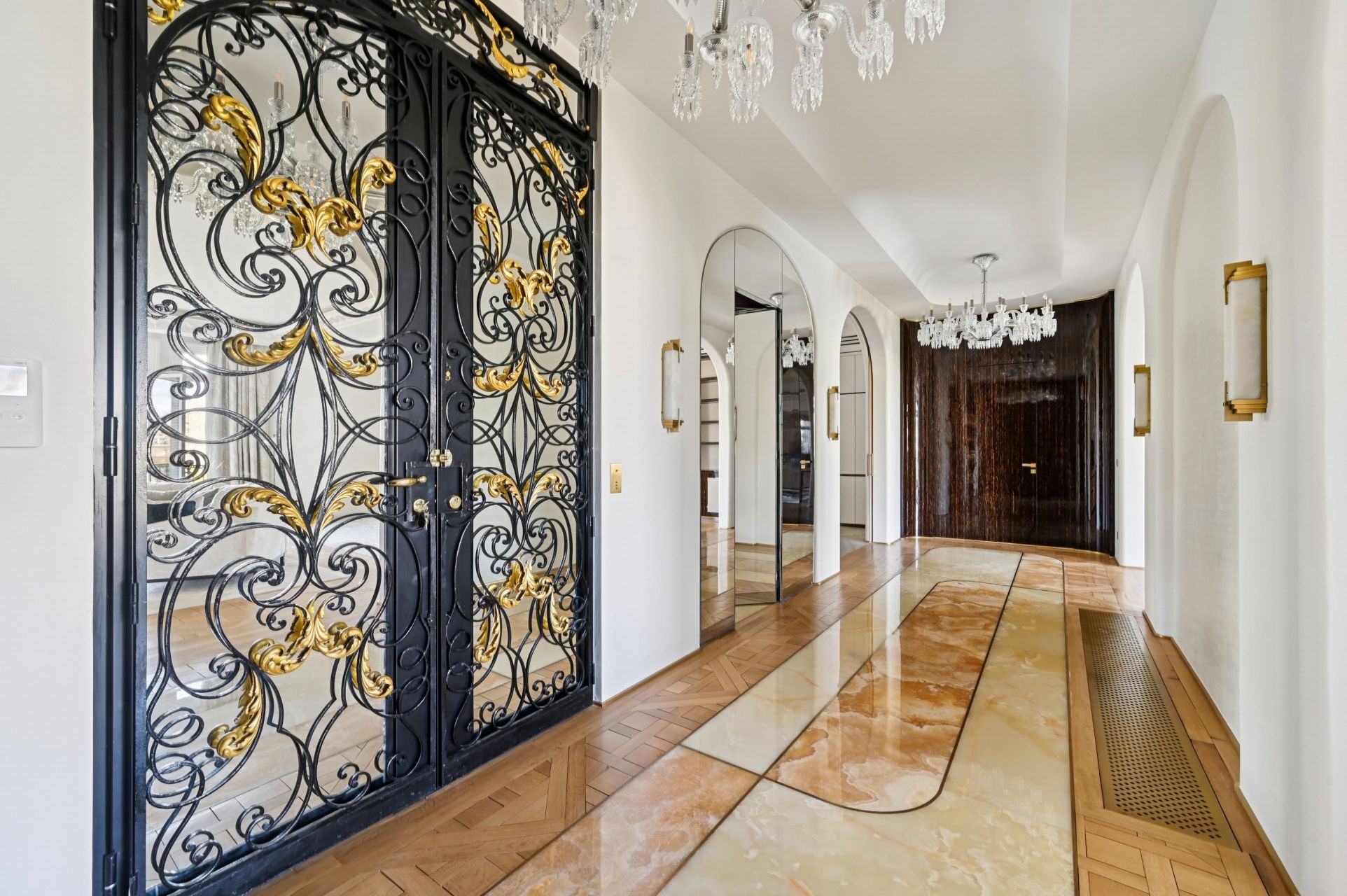 luxury apartment 7 Rooms for sale on PARIS (75116)