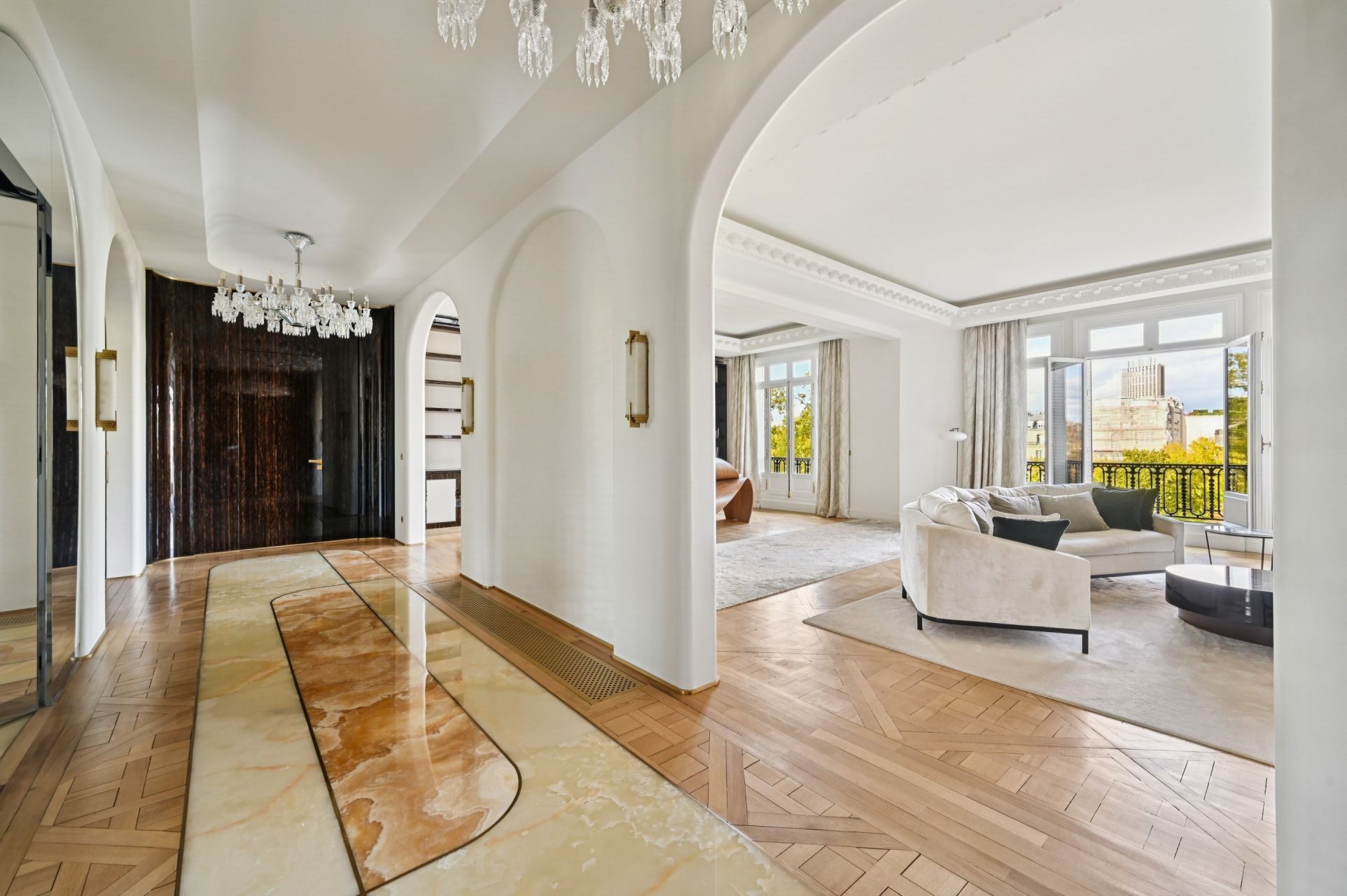 luxury apartment 7 Rooms for sale on PARIS (75116)