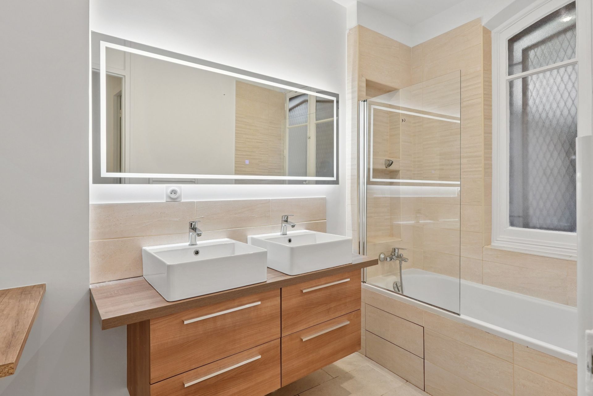 luxury apartment 4 Rooms for rent on PARIS (75007)