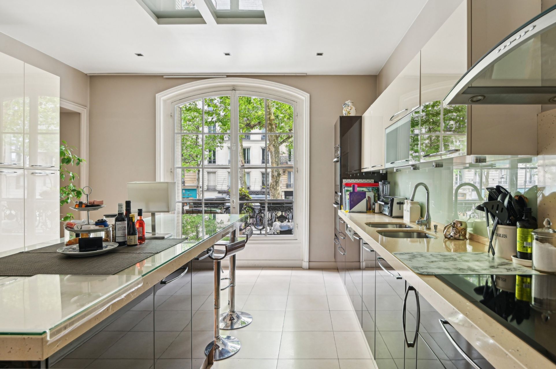 luxury apartment 8 Rooms for sale on NEUILLY SUR SEINE (92200)