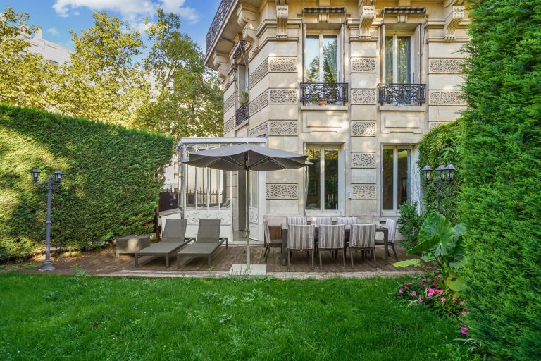 luxury apartment 4 Rooms for sale on PARIS (75016)