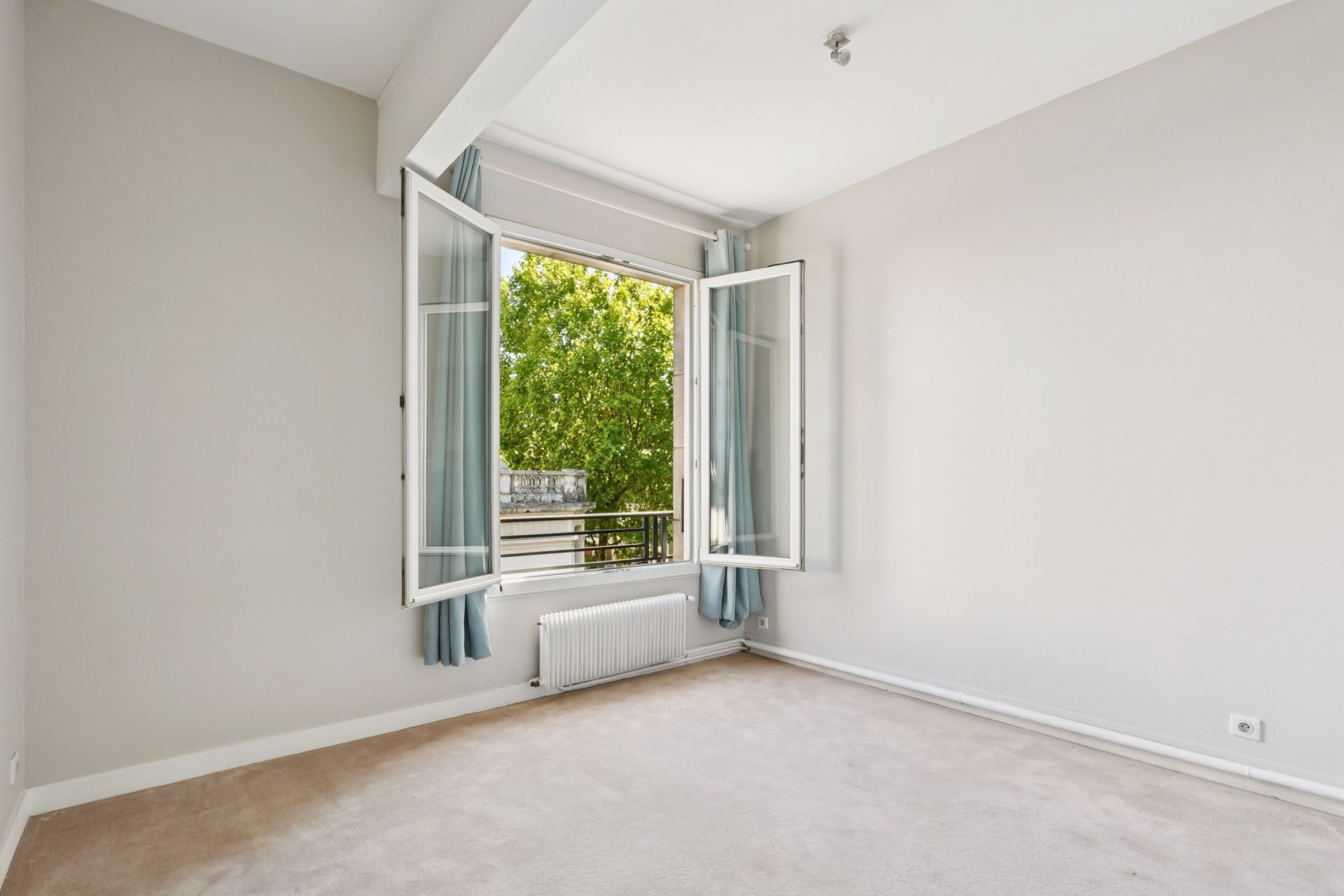 luxury apartment 4 Rooms for sale on NEUILLY SUR SEINE (92200)