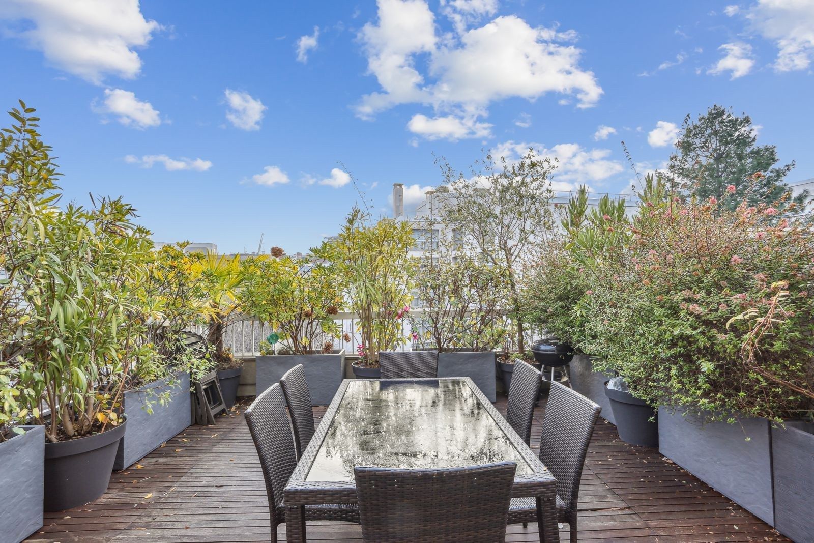 luxury apartment 6 Rooms for sale on NEUILLY SUR SEINE (92200)