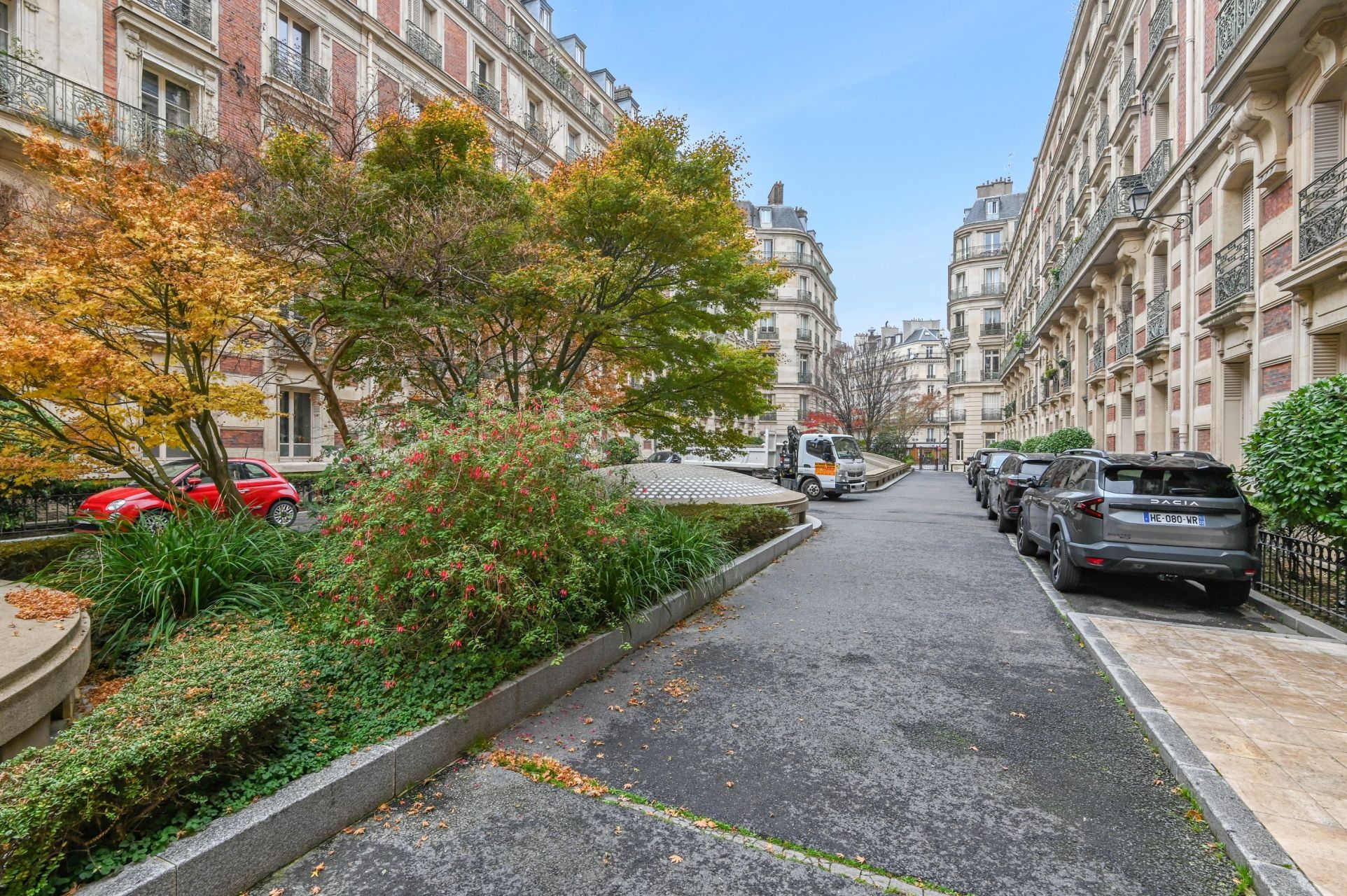 luxury apartment 5 Rooms for sale on PARIS (75008)