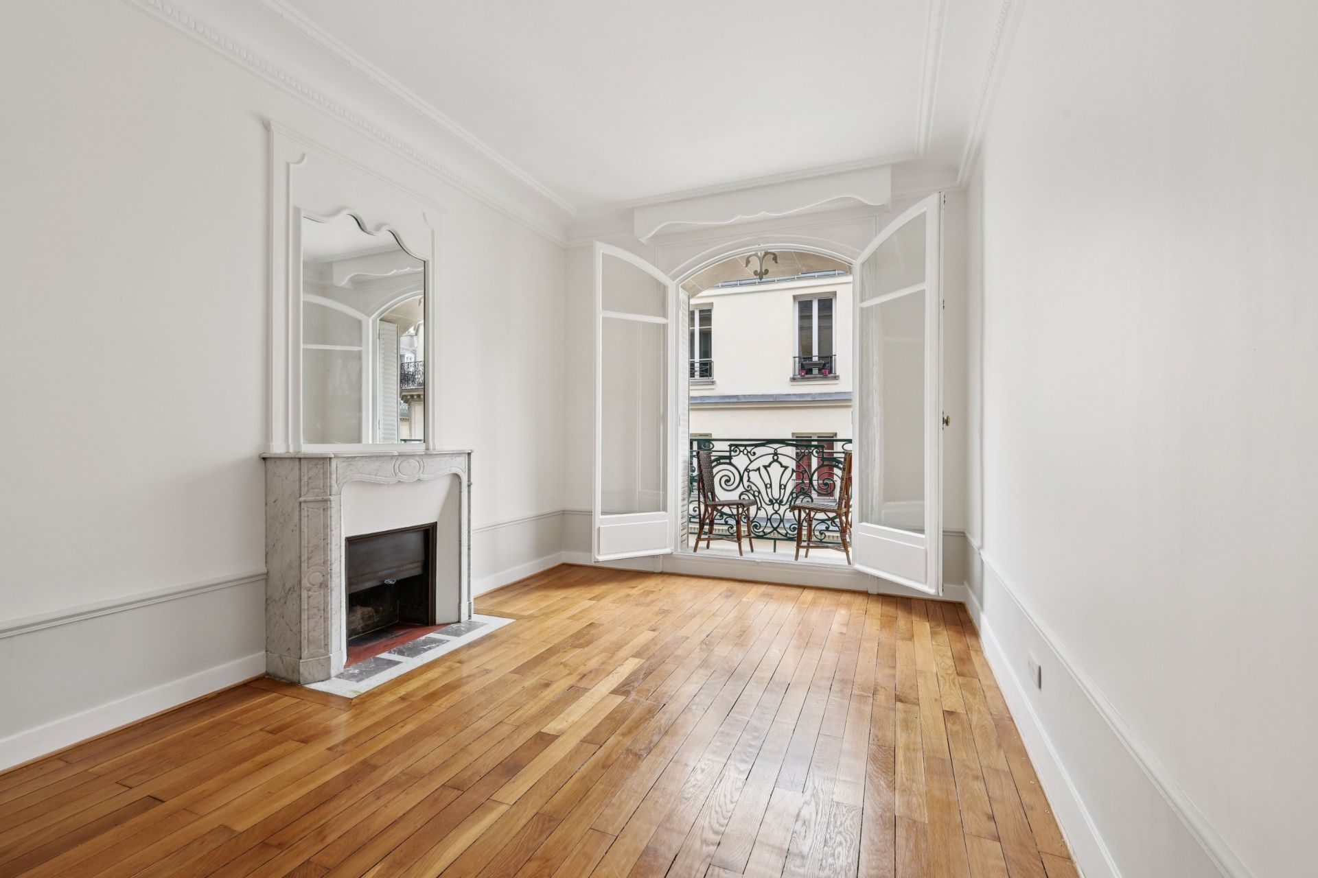 luxury apartment 6 Rooms for sale on PARIS (75004)