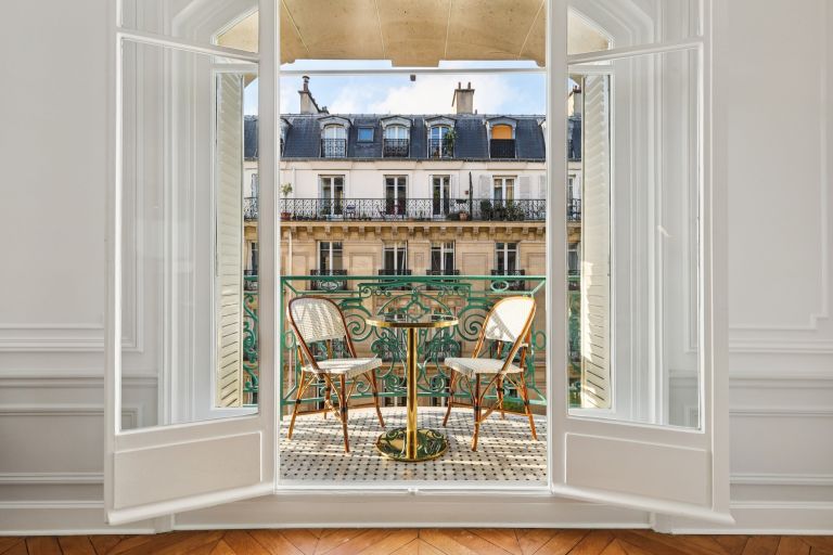 luxury apartment 6 Rooms for sale on PARIS (75004)