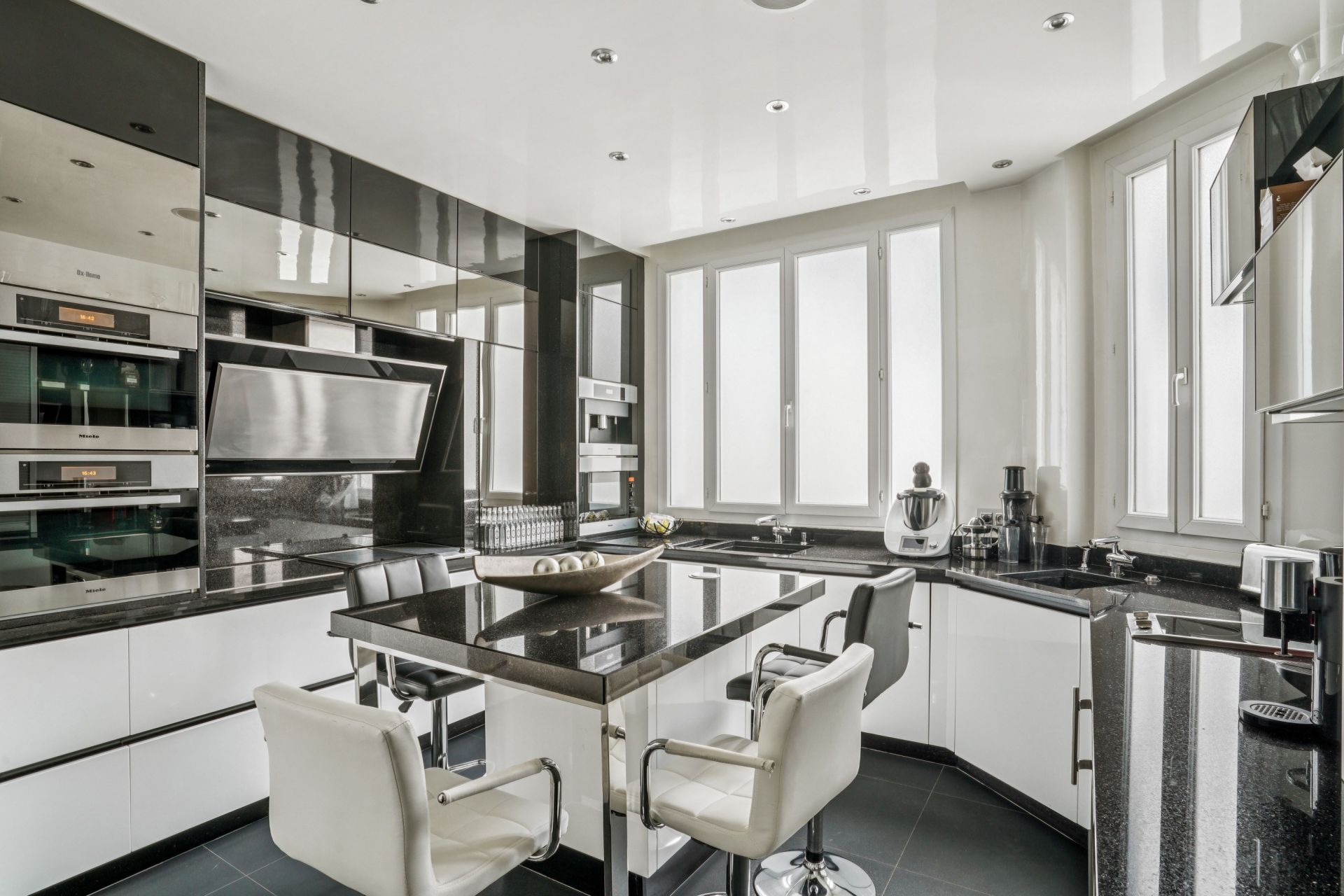 luxury apartment 6 Rooms for sale on PARIS (75017)