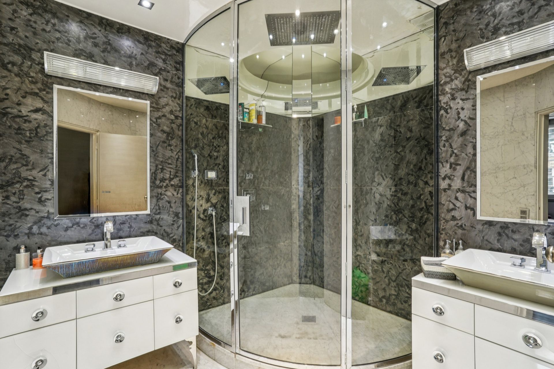 luxury apartment 6 Rooms for sale on PARIS (75017)