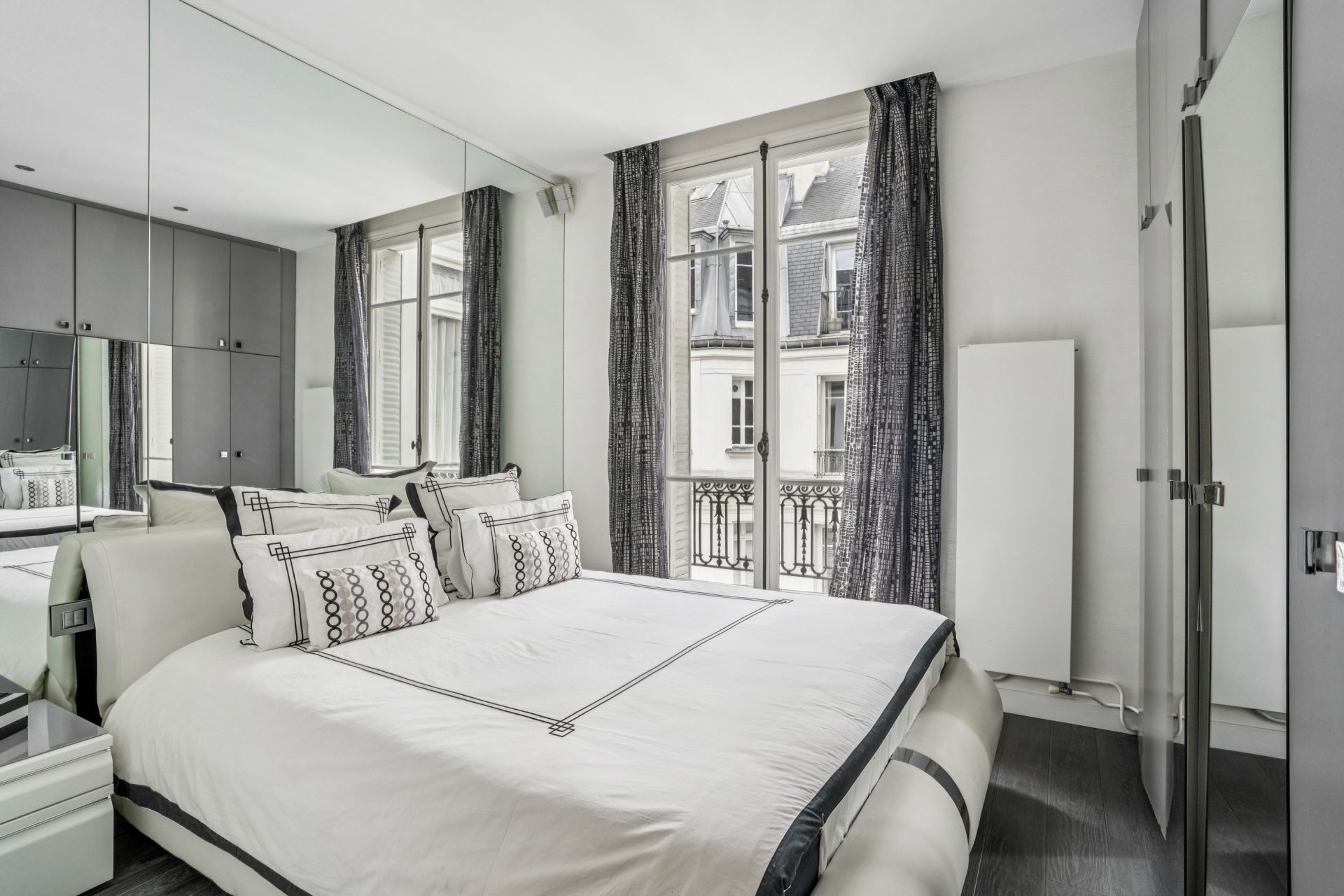 luxury apartment 6 Rooms for sale on PARIS (75017)