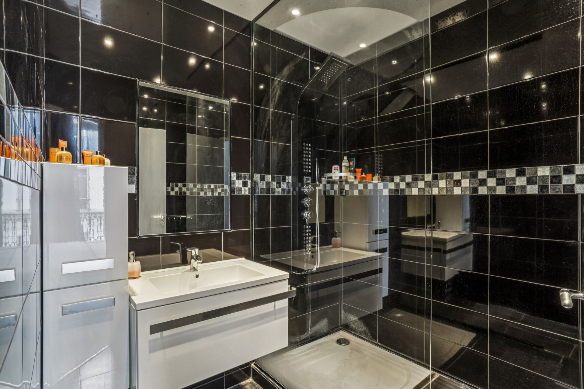 luxury apartment 6 Rooms for sale on PARIS (75017)