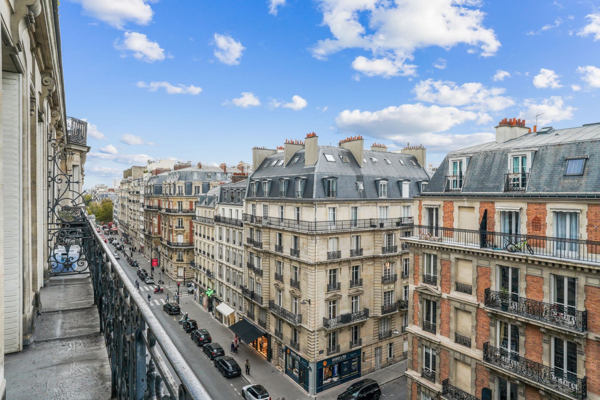 luxury apartment 6 Rooms for sale on PARIS (75017)